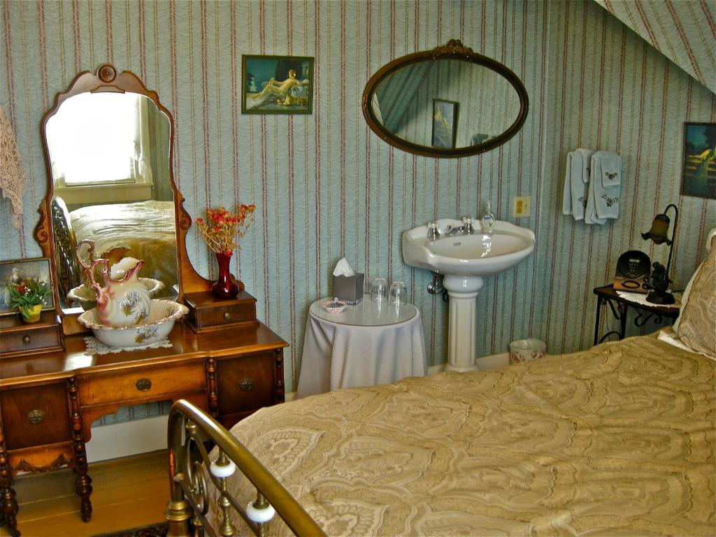 The Old Tower House Bed & Breakfastノースベンド 部屋 写真