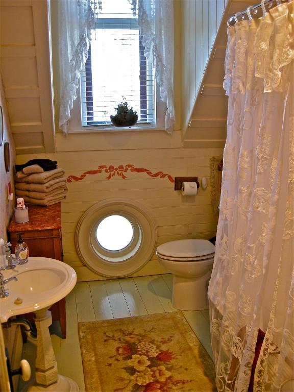 The Old Tower House Bed & Breakfastノースベンド 部屋 写真